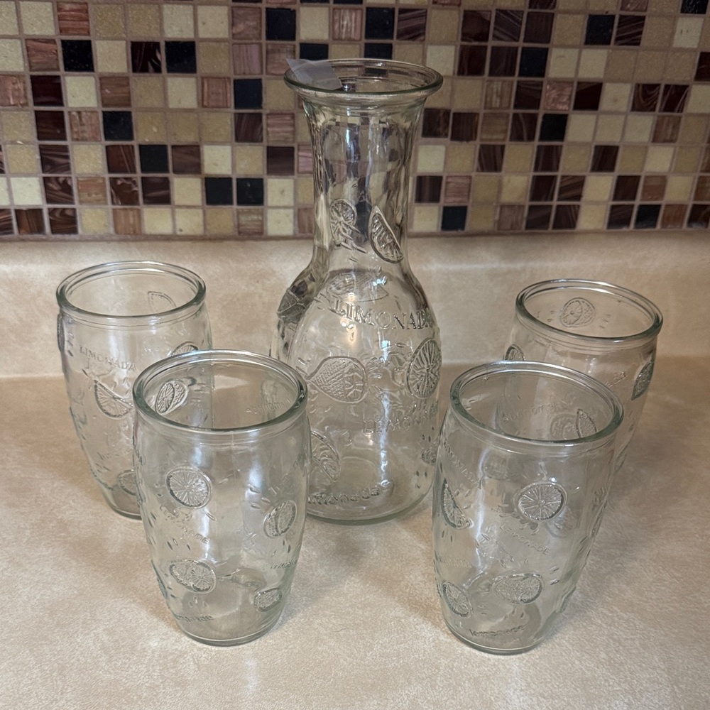 Vintage clear lemonade carafe‎ and 4 glasses